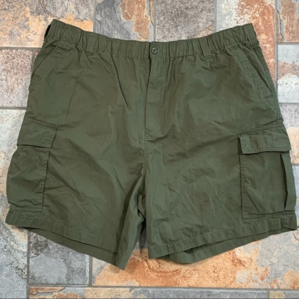 KingSize Big olive drab green cargo shorts.